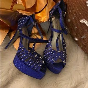 Gianni Bini Glitter pump